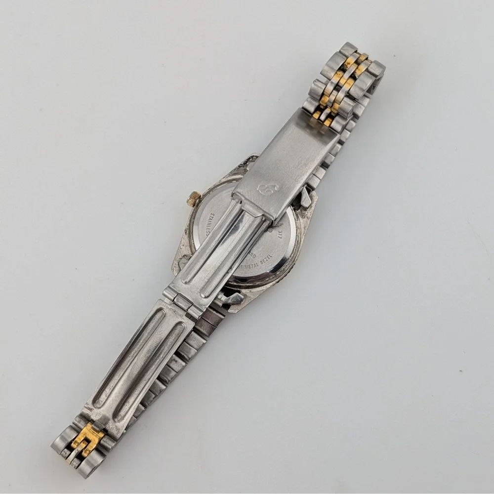 Gruen Precision Quartz Two Tone Fluted Bezel Watch 25mm‎ Silver Sunburst Dial